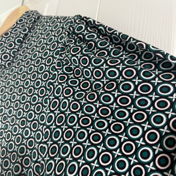 Elegant Green and White Shirt Work Dress- Large - Picture 5 of 9